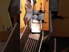 Yuvarlak çubuğu kesme işlemi, ön taraf, çapraz kesim titreşim izleri yok